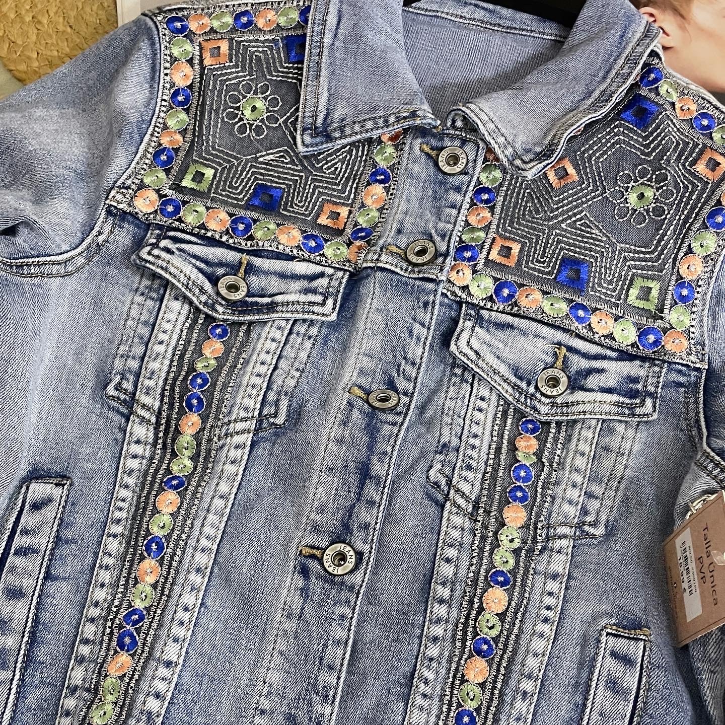 🎀Chaqueta vaquera corta estampada