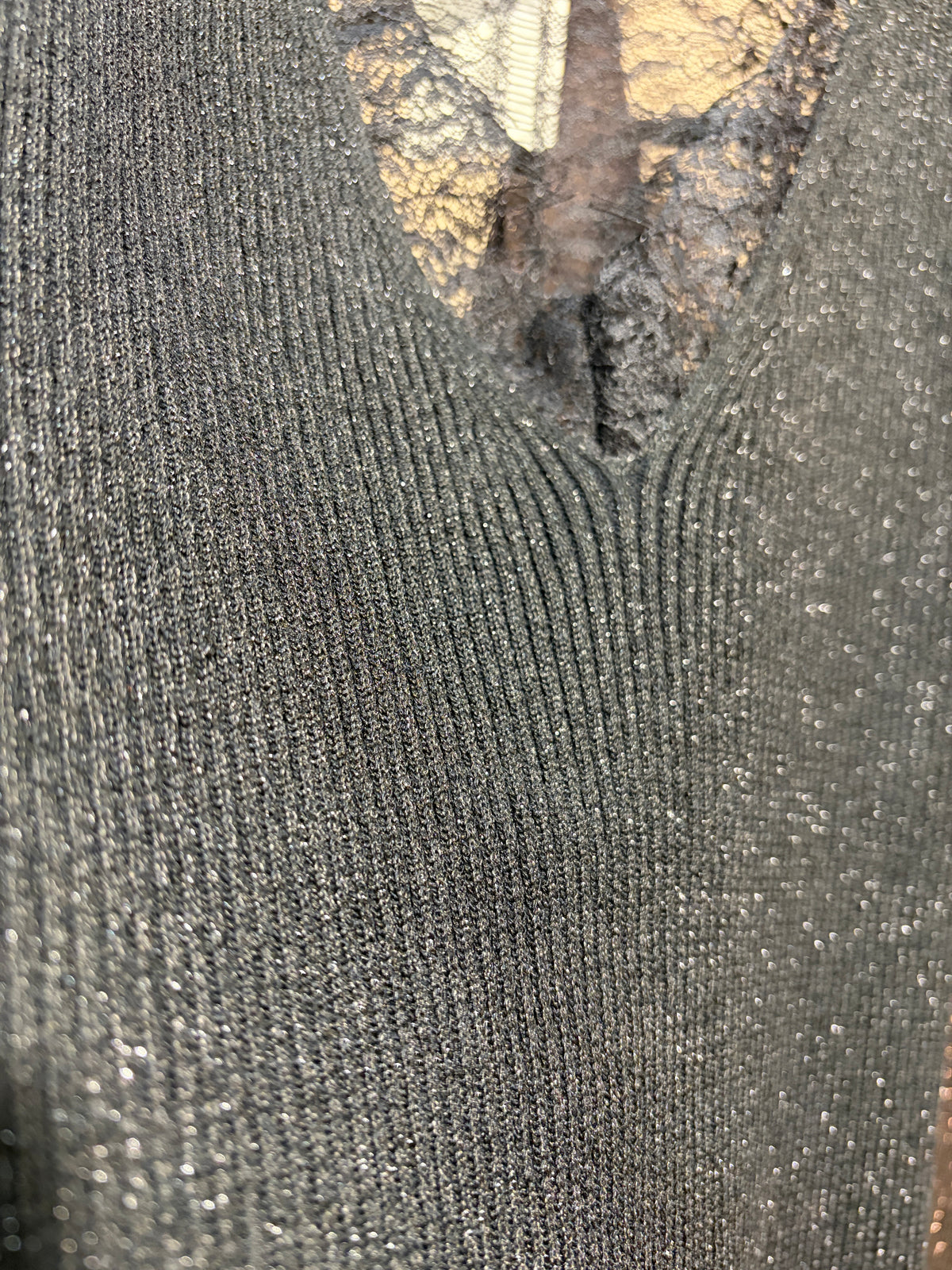 Top brillo con encaje
