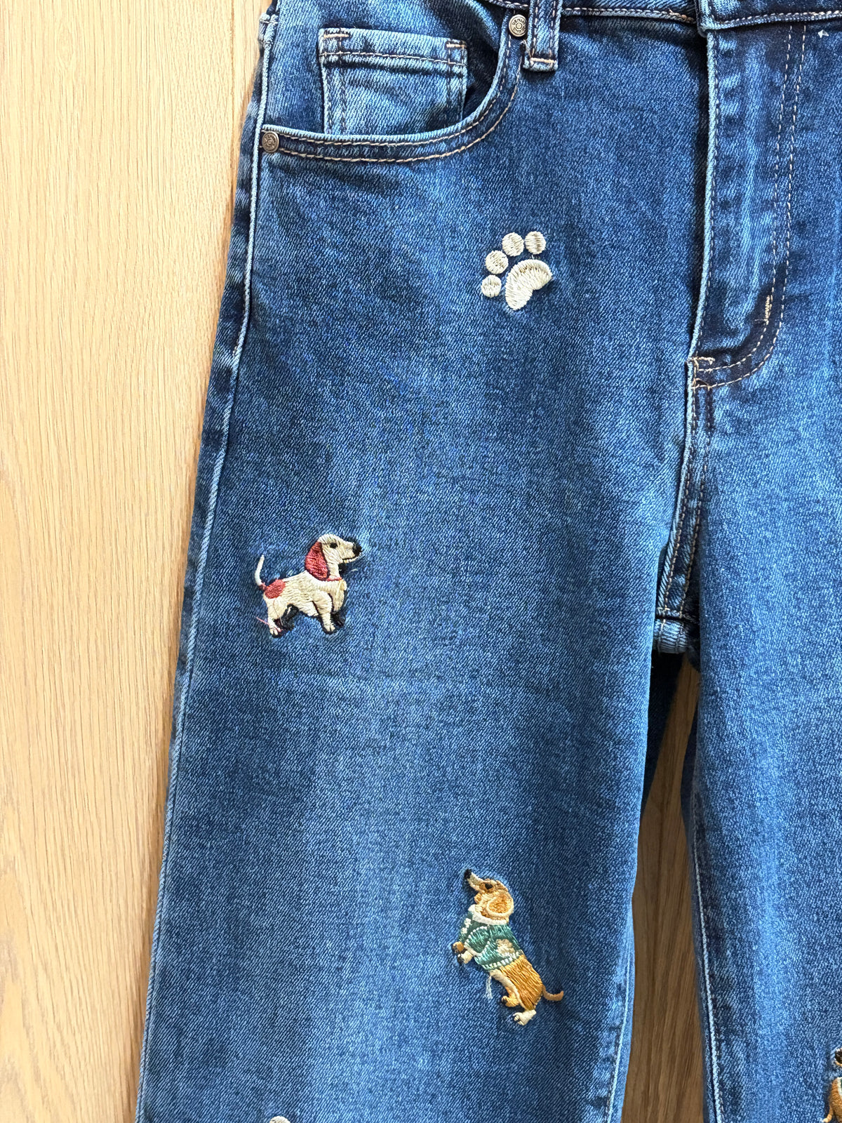 Pantalón vaquero perro salchicha