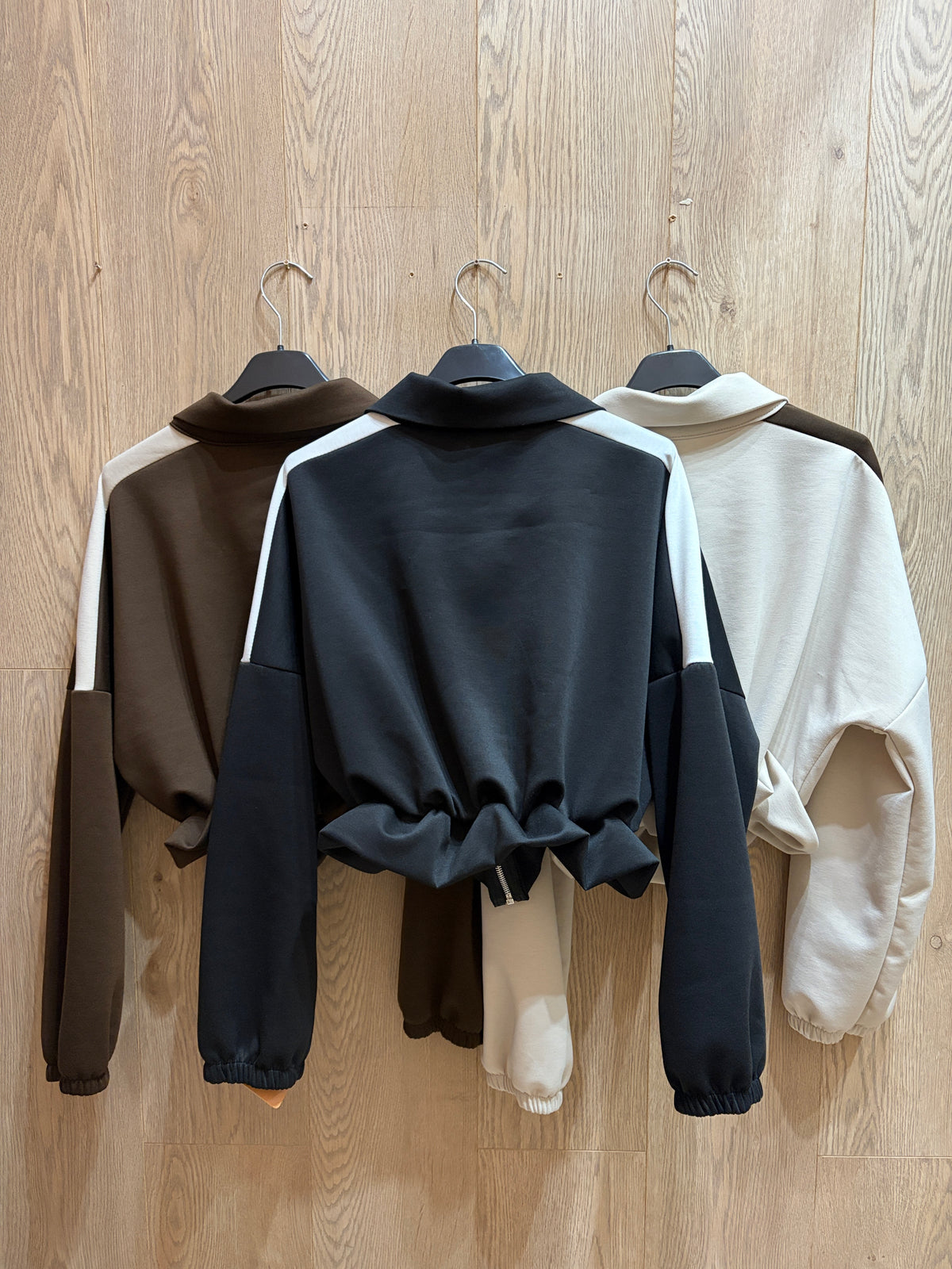 Chaqueta corta con cremallera