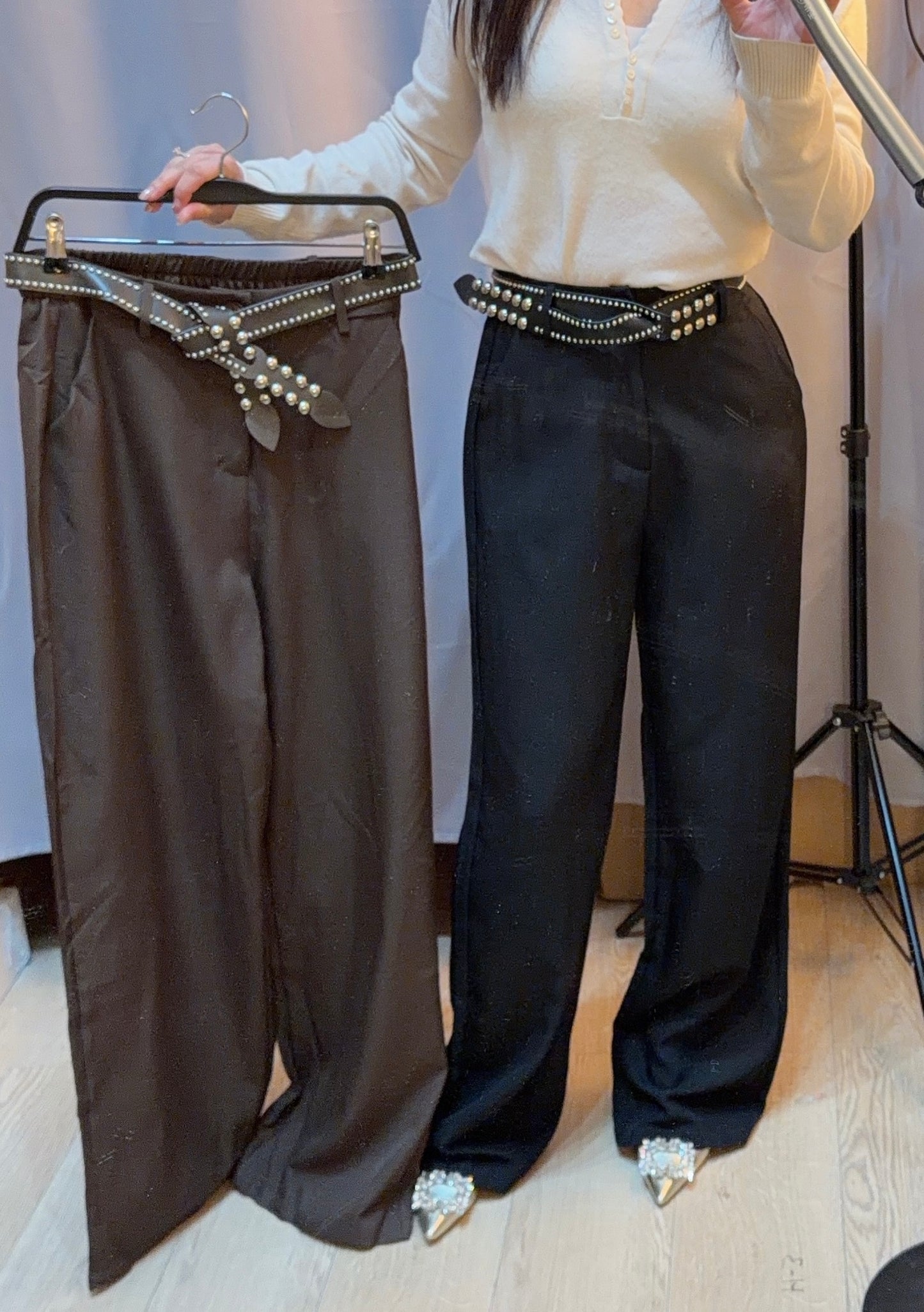 Pantalón cinturón tachuela