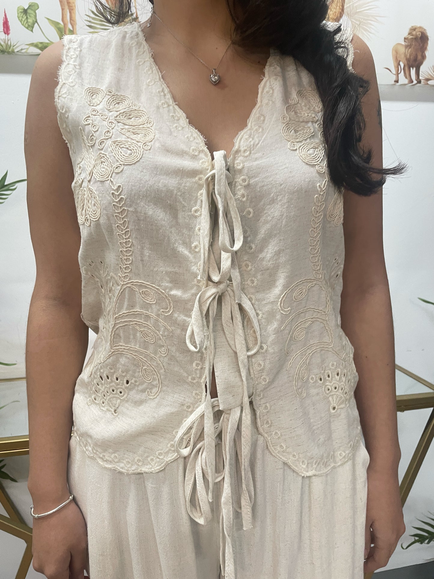 Chaleco encaje con cordones