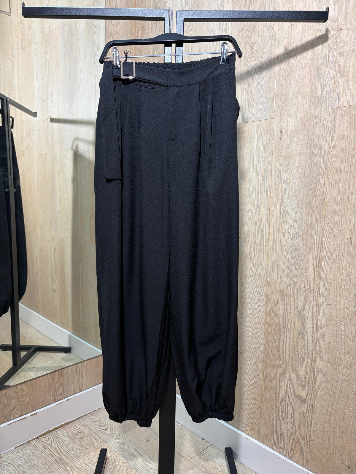 Pantalon bombacho detalle cintura