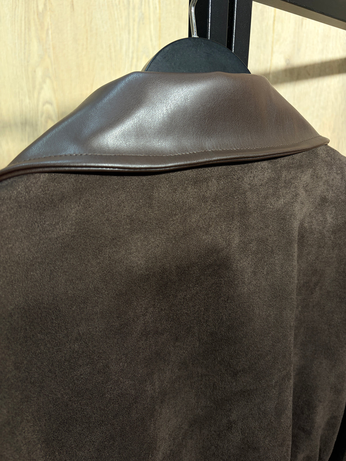 Chaqueta botón antelina