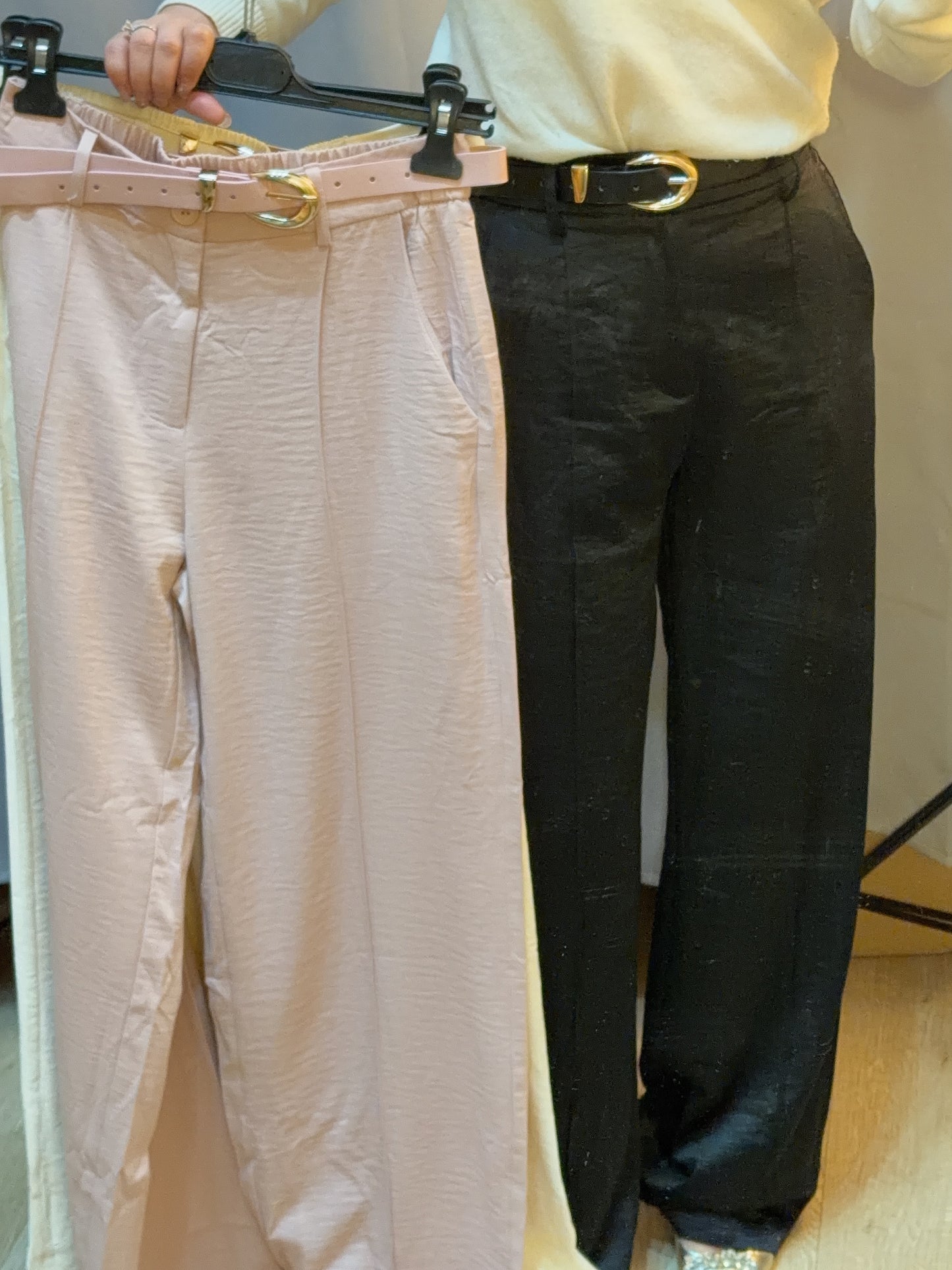Pantalón detalle con línea