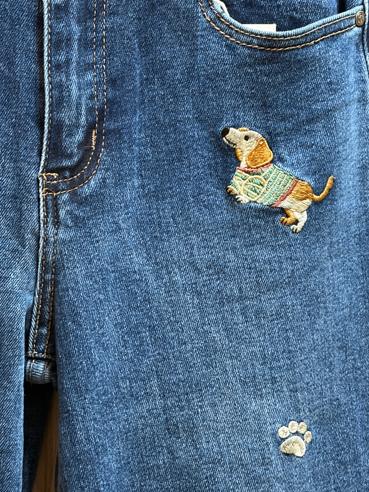 Pantalón vaquero perro salchicha