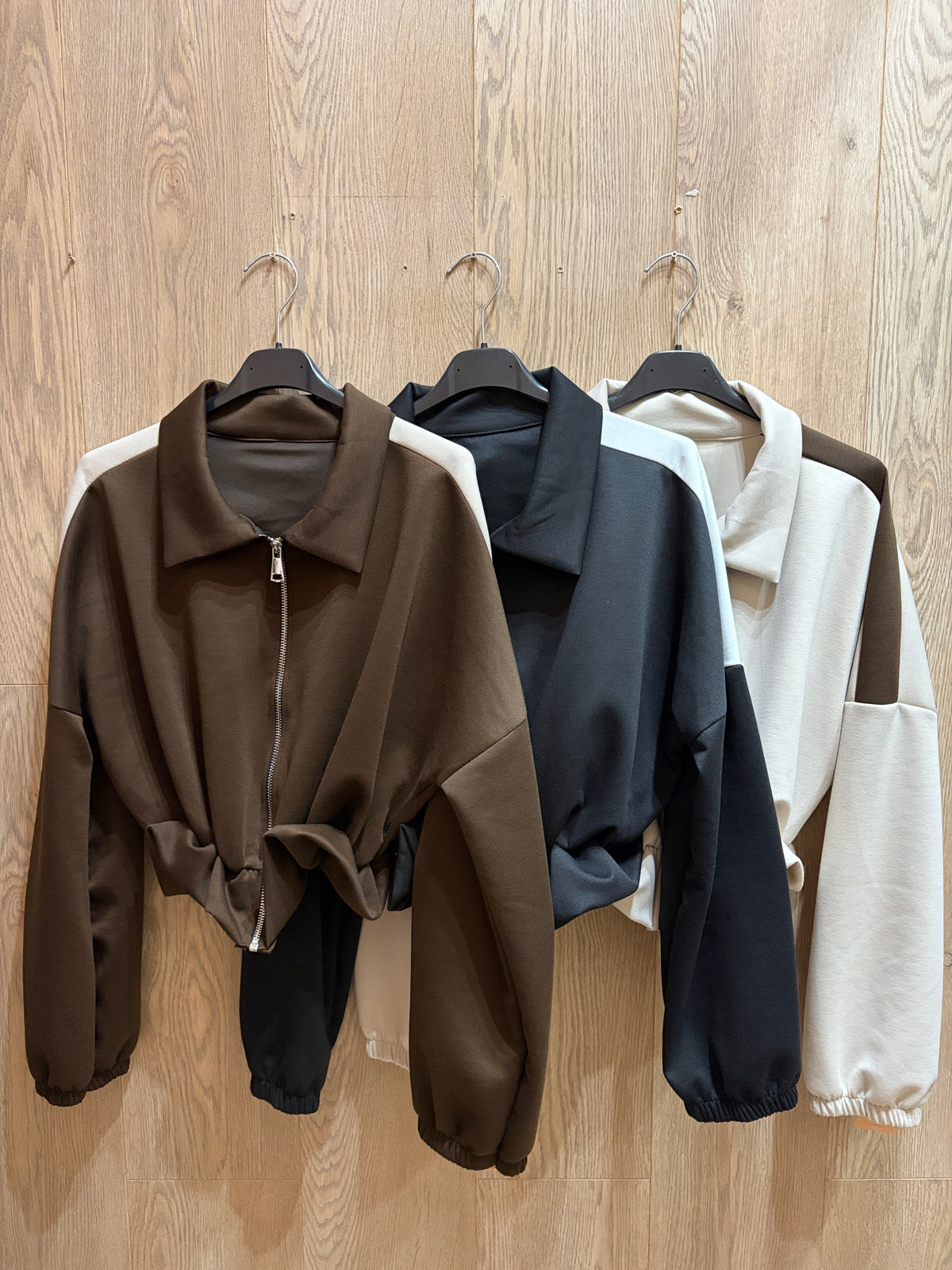 Chaqueta corta con cremallera