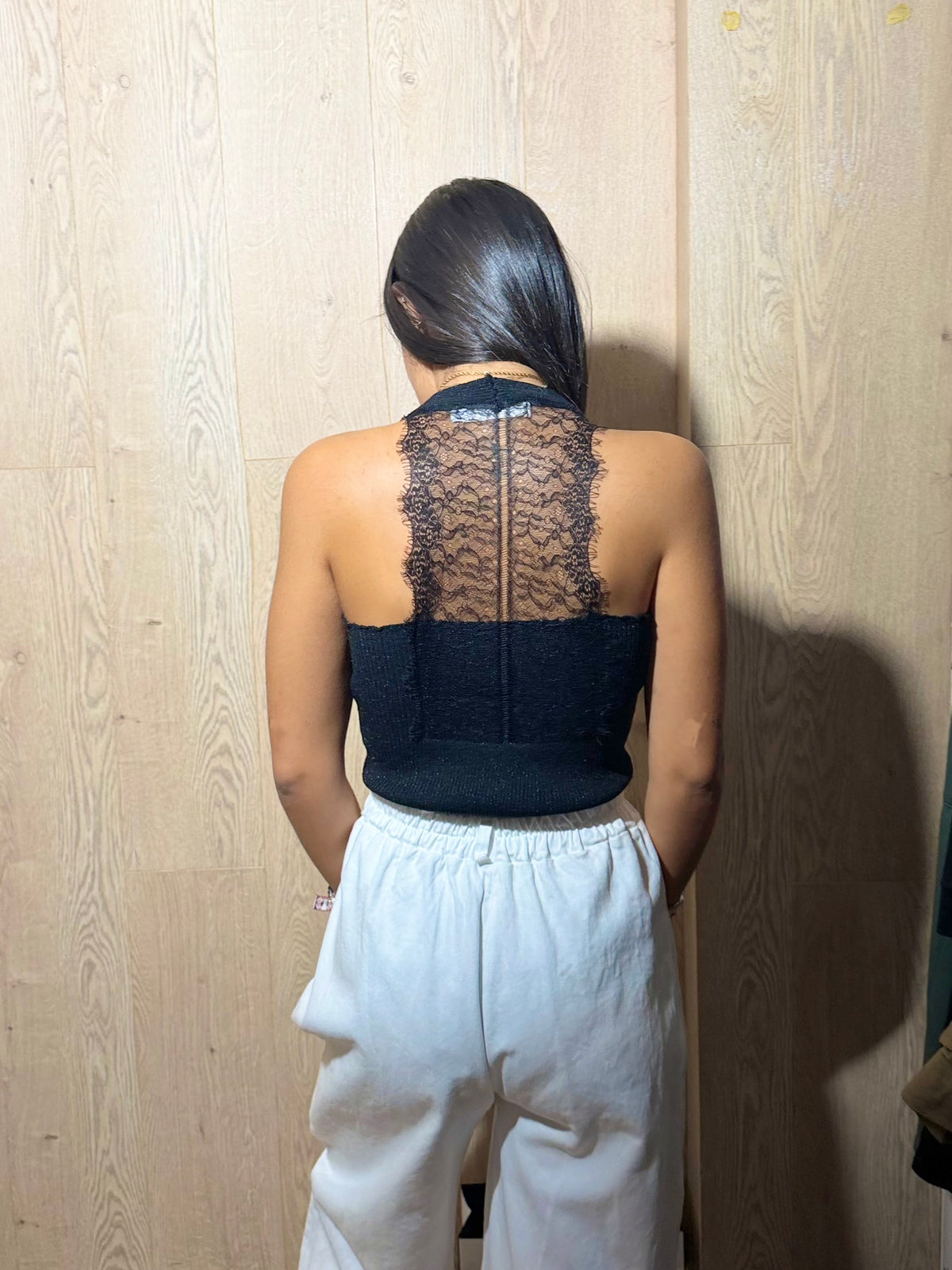 Top brillo con encaje