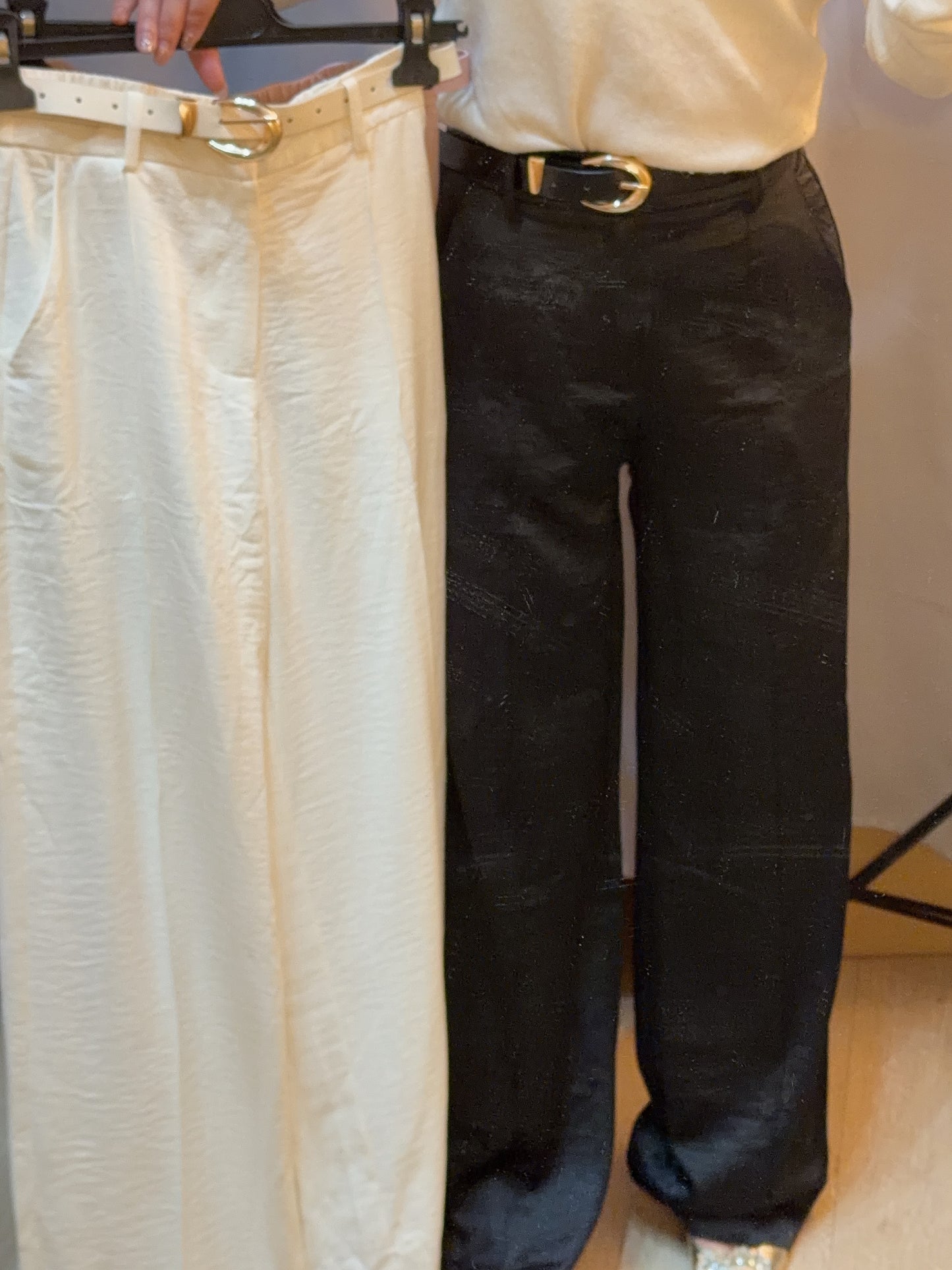 Pantalón detalle con línea