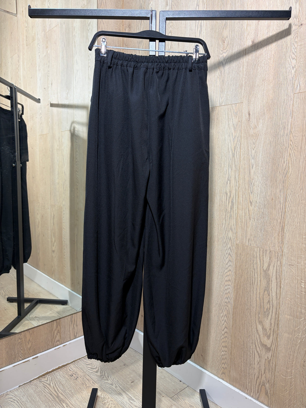 Pantalon bombacho detalle cintura