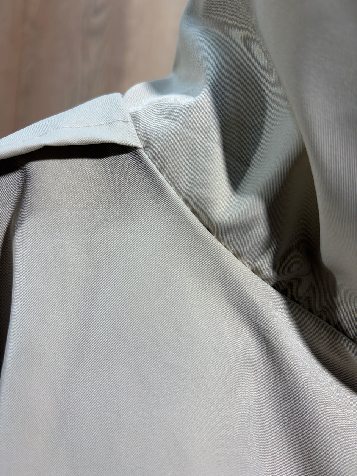 Chaqueta botón con detalle hombro