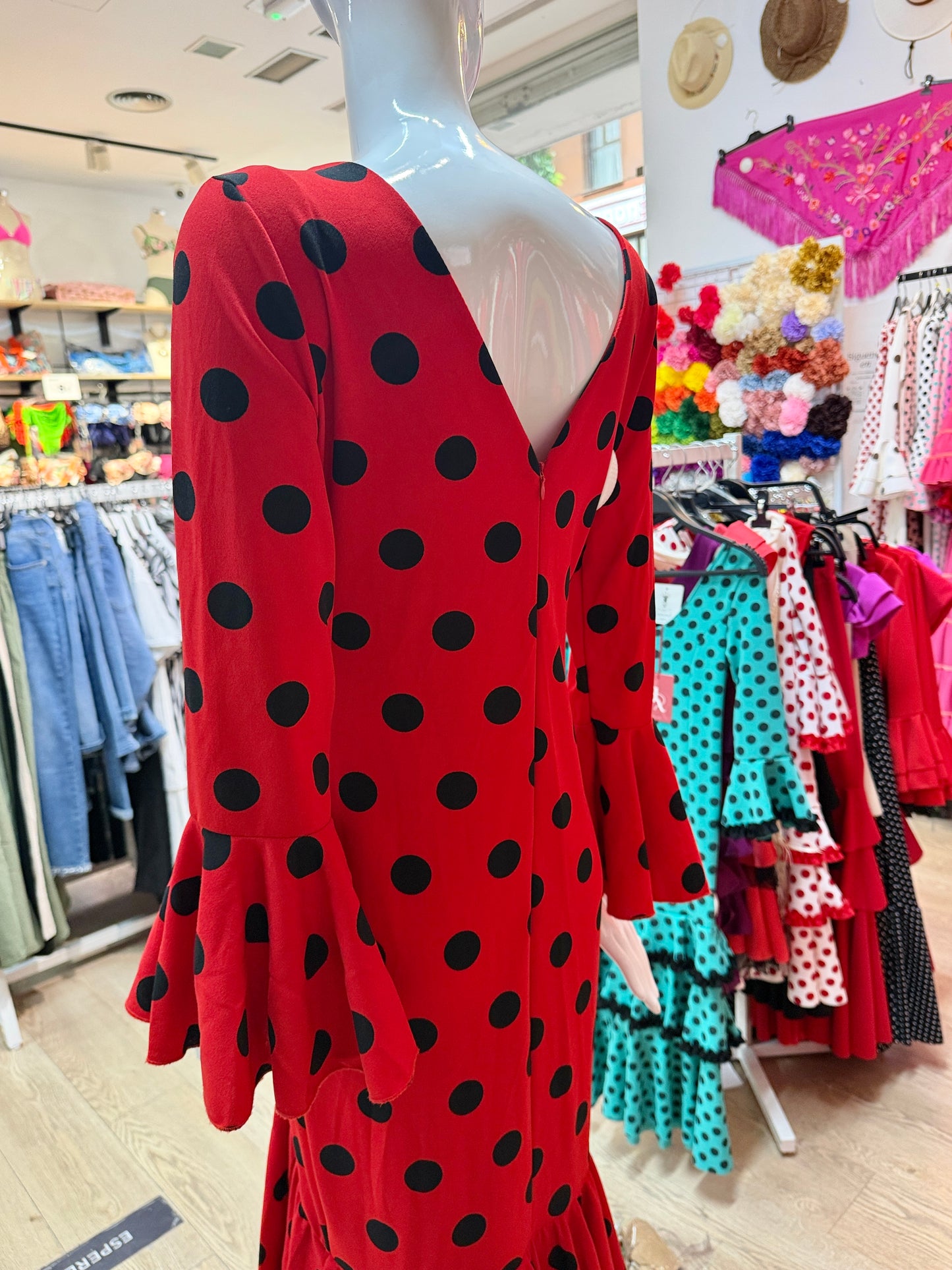Traje flamenca XXL ROJO CON LUNARES NEGRO