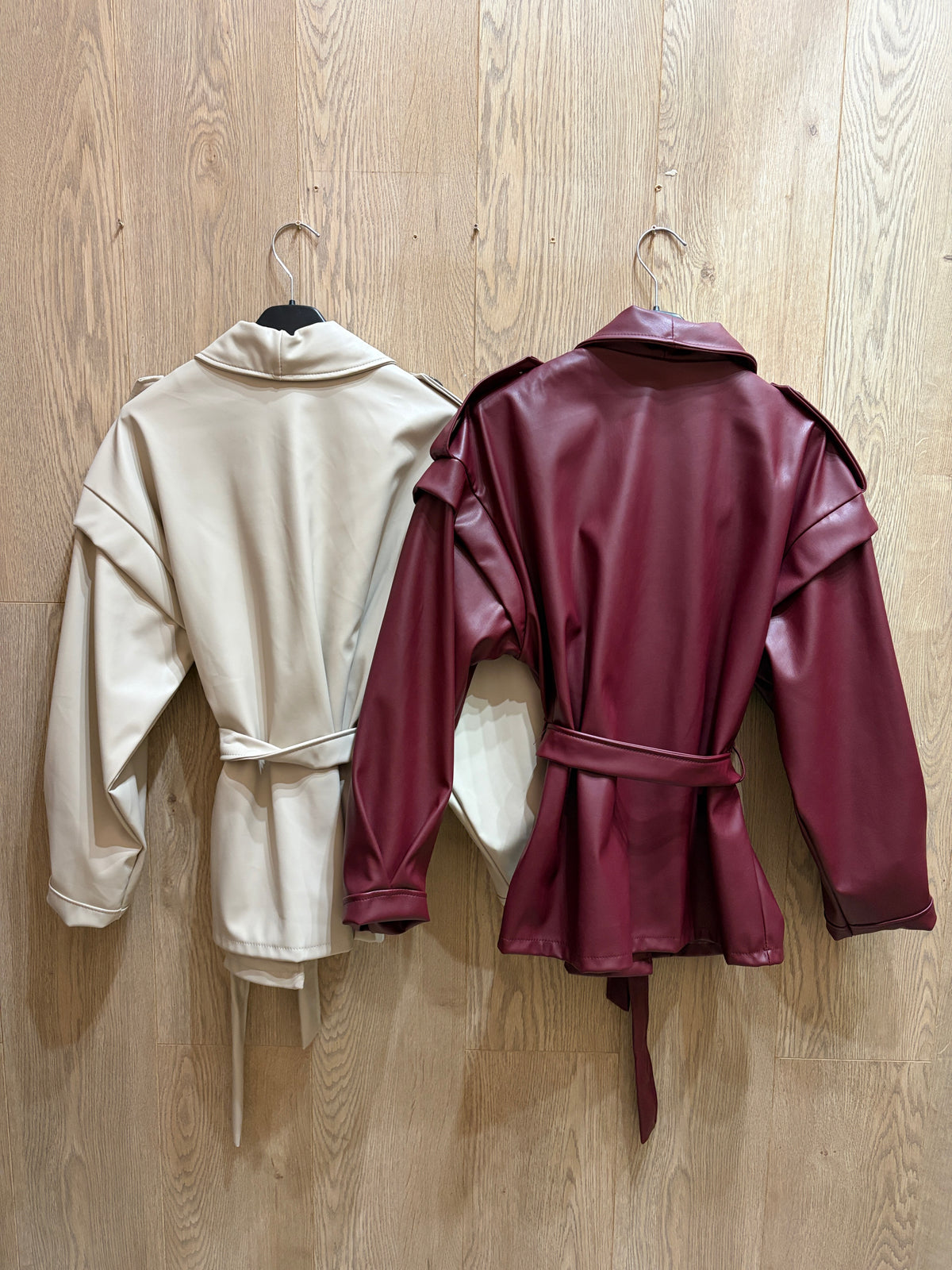 Chaqueta poli piel con lazo