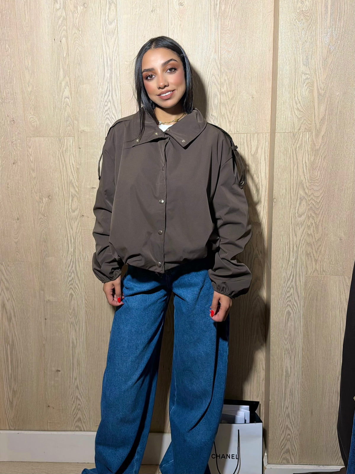 Chaqueta botón con detalle hombro