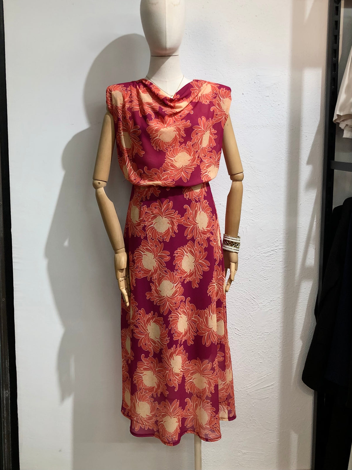 💕Vestido midi  hombrera 💕