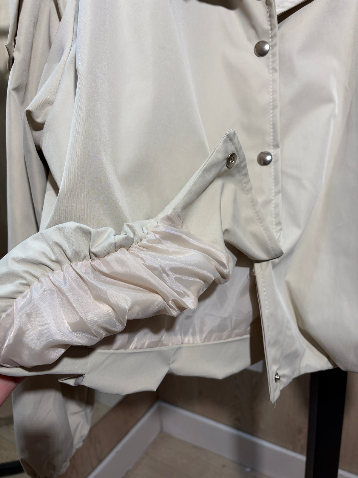 Chaqueta botón con detalle hombro
