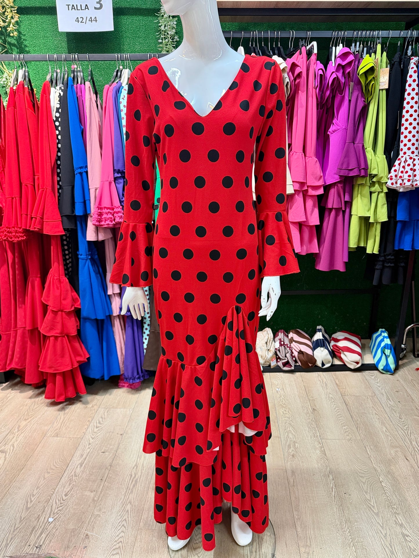 Traje flamenca XXL ROJO CON LUNARES NEGRO