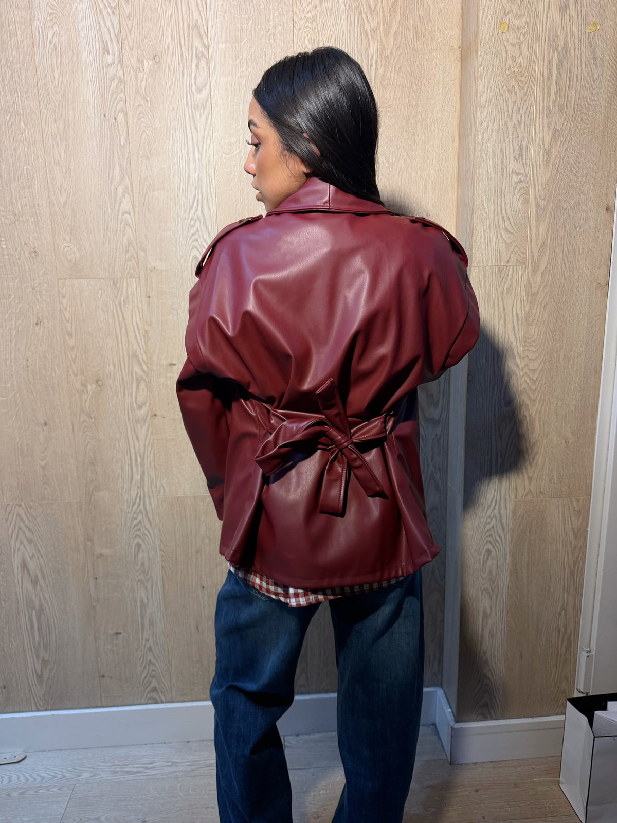 Chaqueta poli piel con lazo