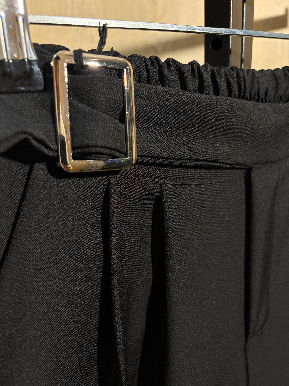 Pantalon bombacho detalle cintura