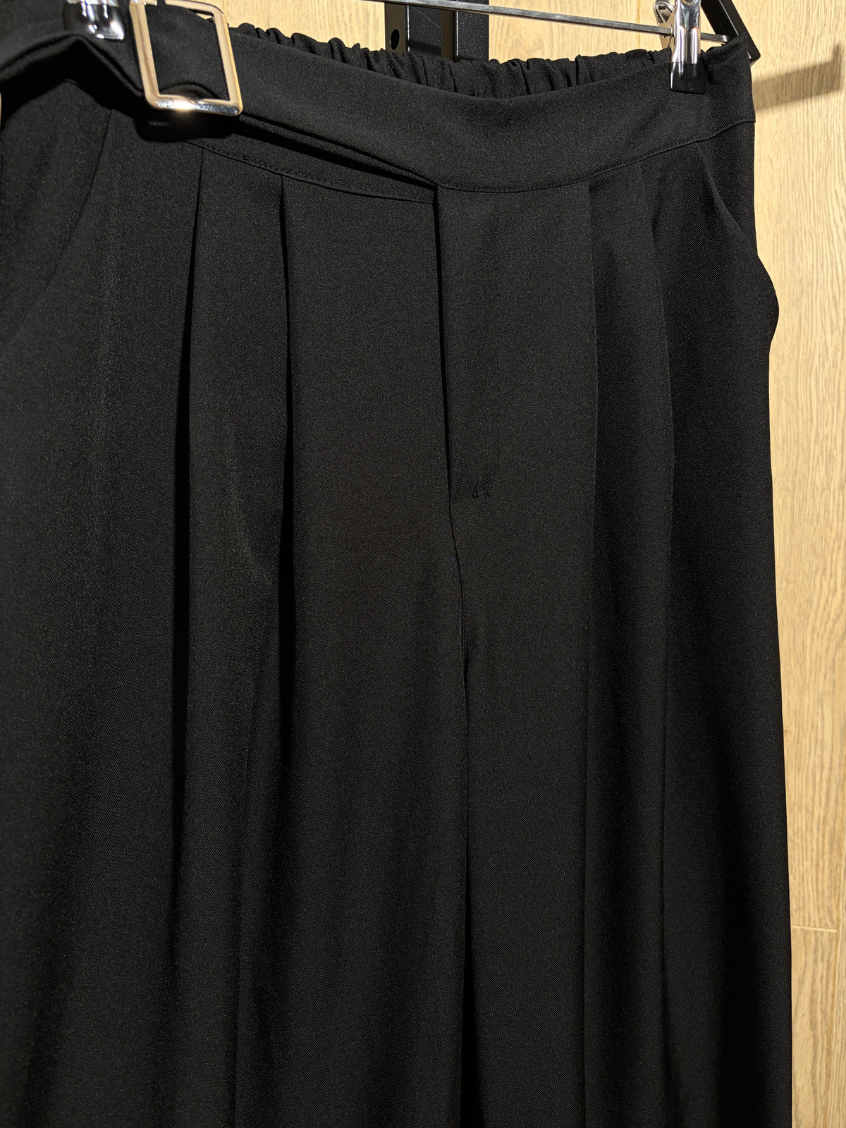 Pantalon bombacho detalle cintura