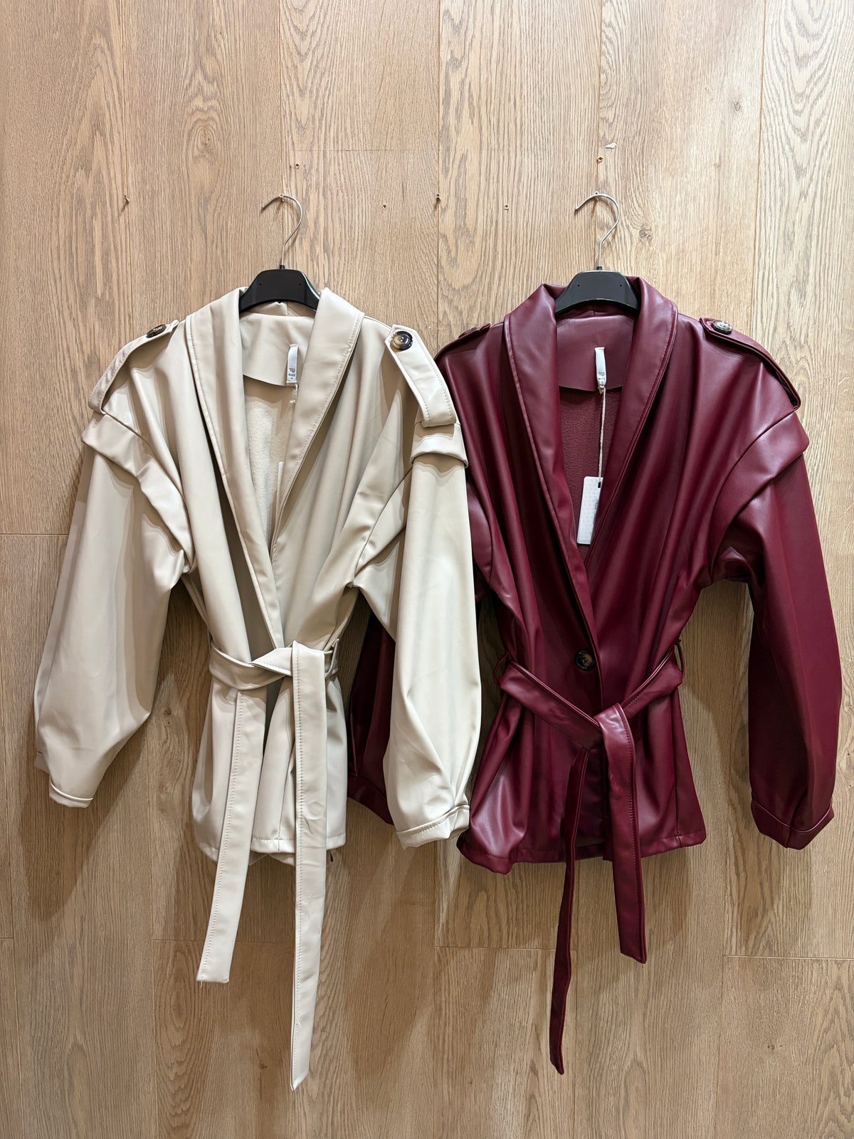 Chaqueta poli piel con lazo