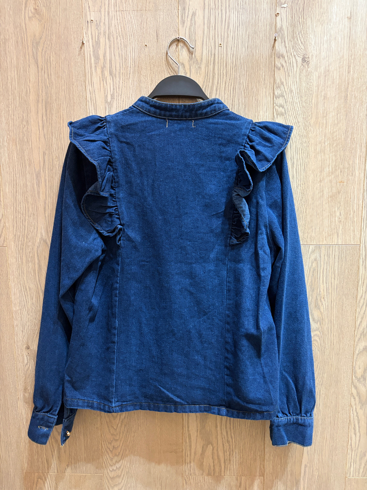 Chaqueta vaquera volante hombro