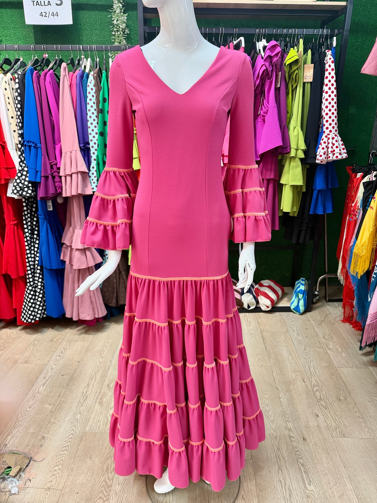 Traje flamenca rosa chicles canastero